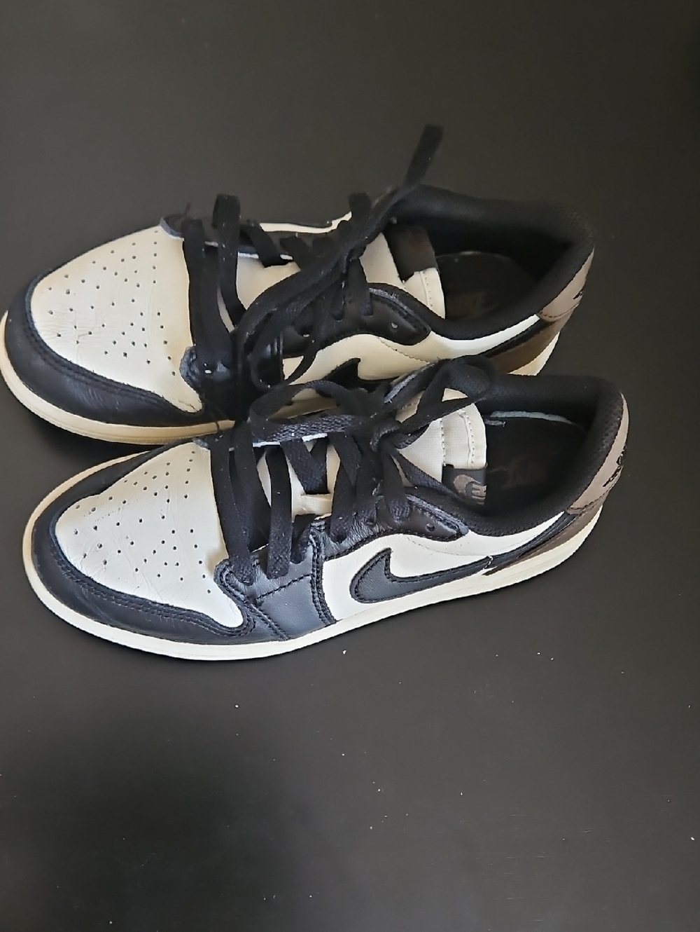 Nike Kids White and Black Low-Top Sneakers with Swoosh